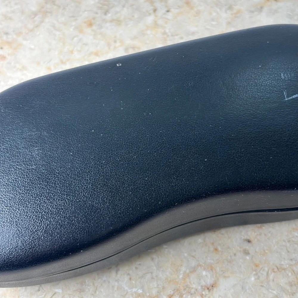 Ray-Ban Hard Clamshell Sunglasses Case OS Black Faux Leather with Cleaning Cloth